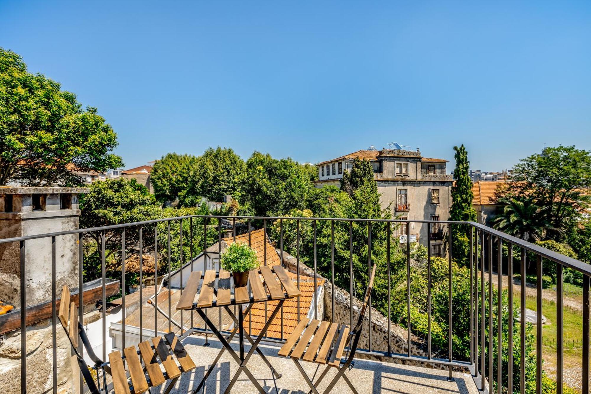 Downtown With Balcony Apartment *